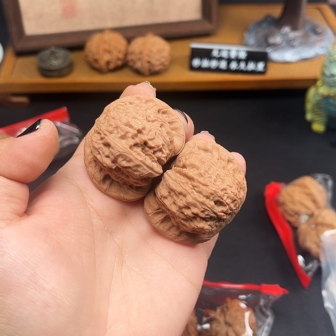 r***r文玩核桃吊坠血麒麟168