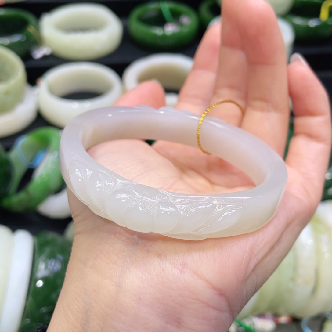 未镶嵌手镯（贵妃镯）和田玉70