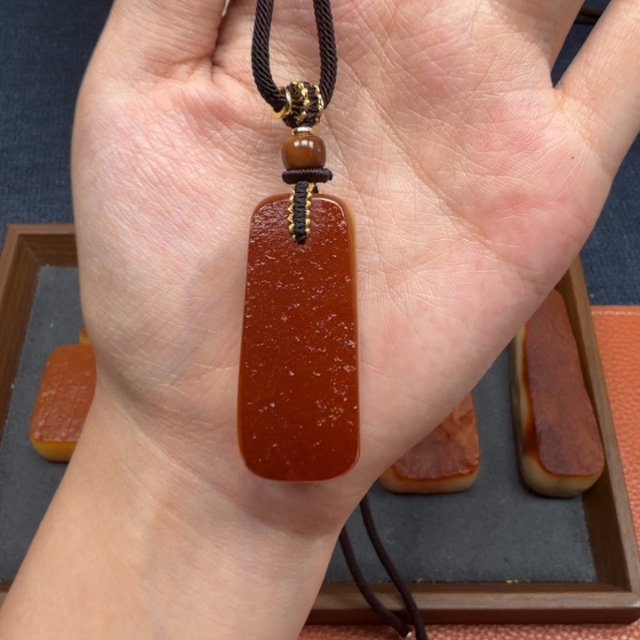 蜜蜡未镶嵌吊坠(赠链)