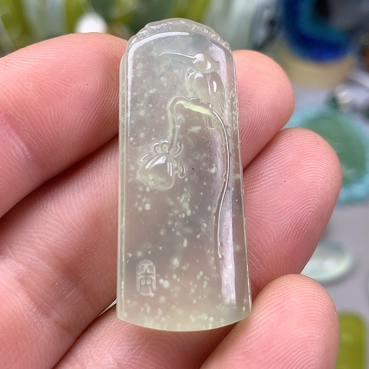 蛇纹石玉挂坠未镶嵌