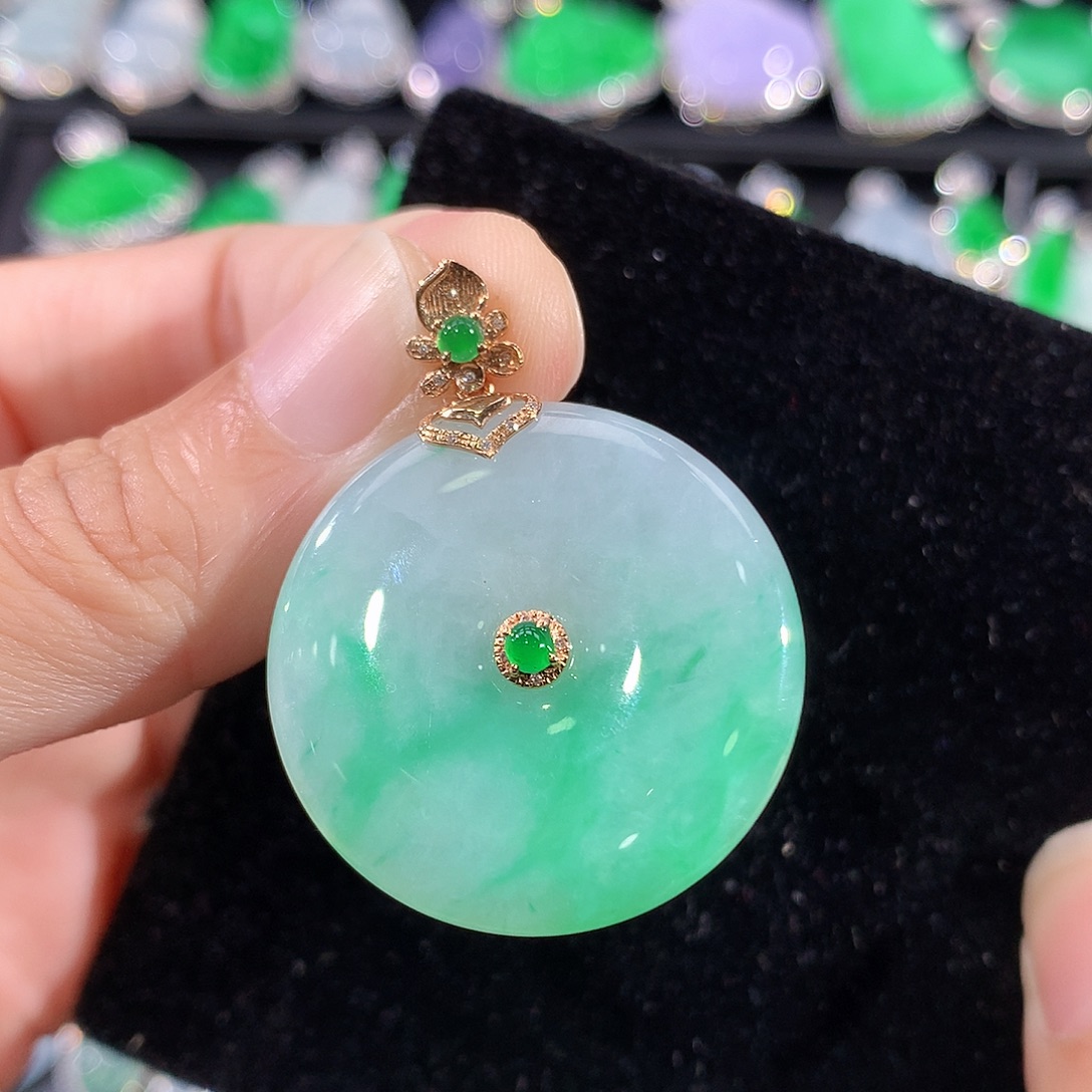 翡翠18K金镶嵌颈饰