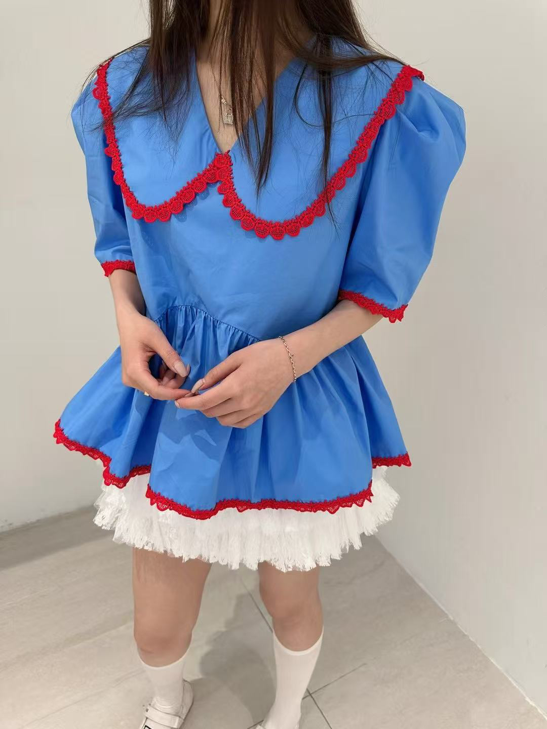 泡菜泡泡袖红蕾丝边衬衣上衣