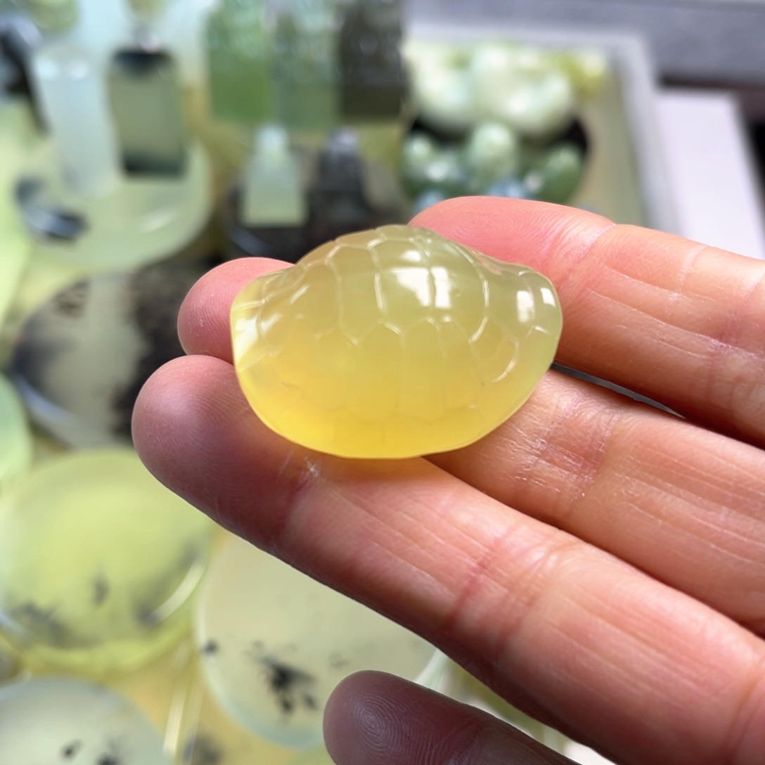 蛇纹石玉原石未镶嵌