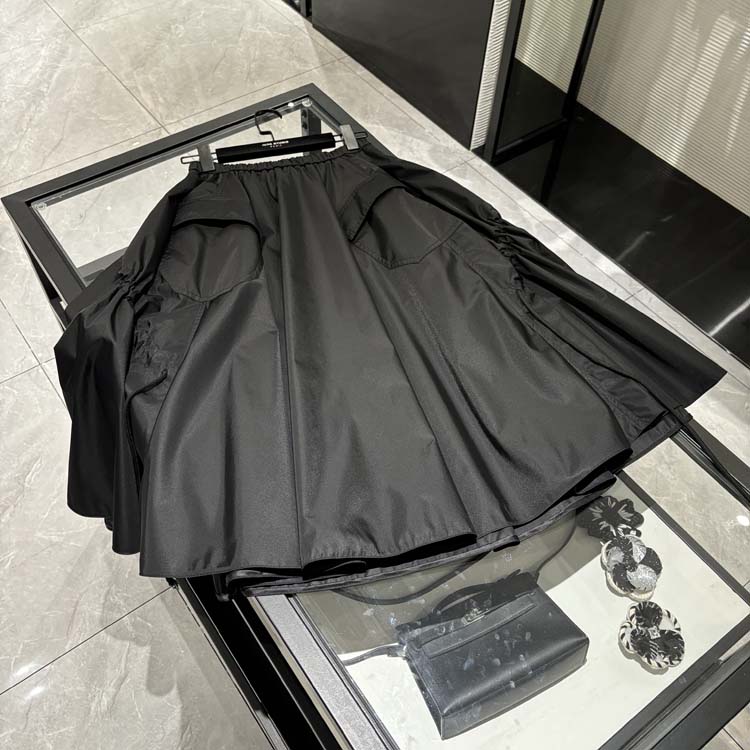 25年春装新款女装 时尚抽绳设计工装风双口袋黑色半裙-25Y1005