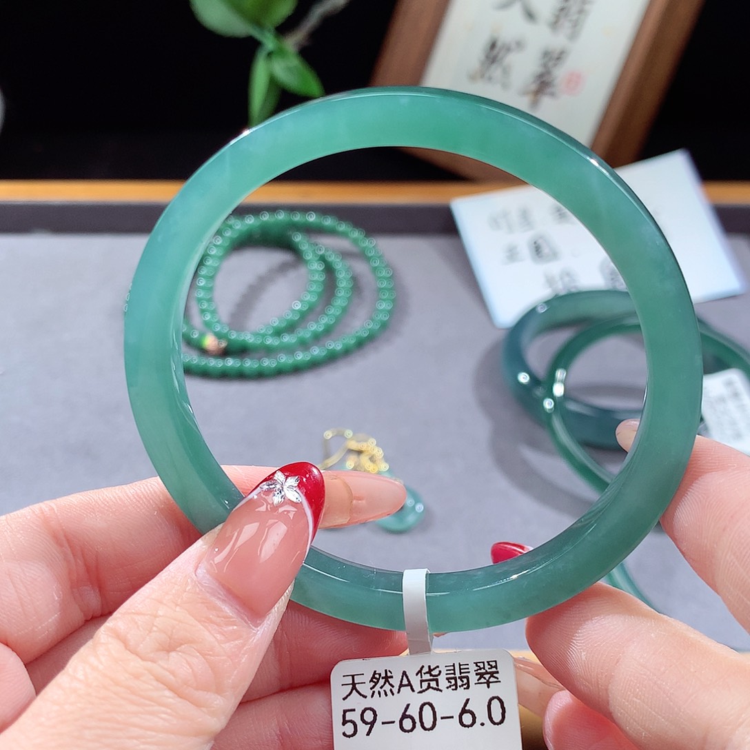 翡翠手镯（圆镯）未镶嵌