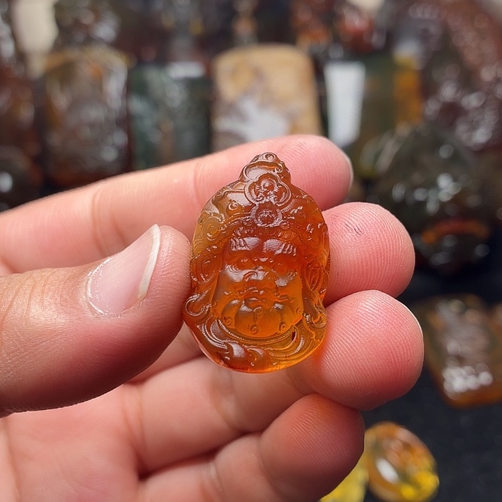 琥珀未镶嵌颈饰34