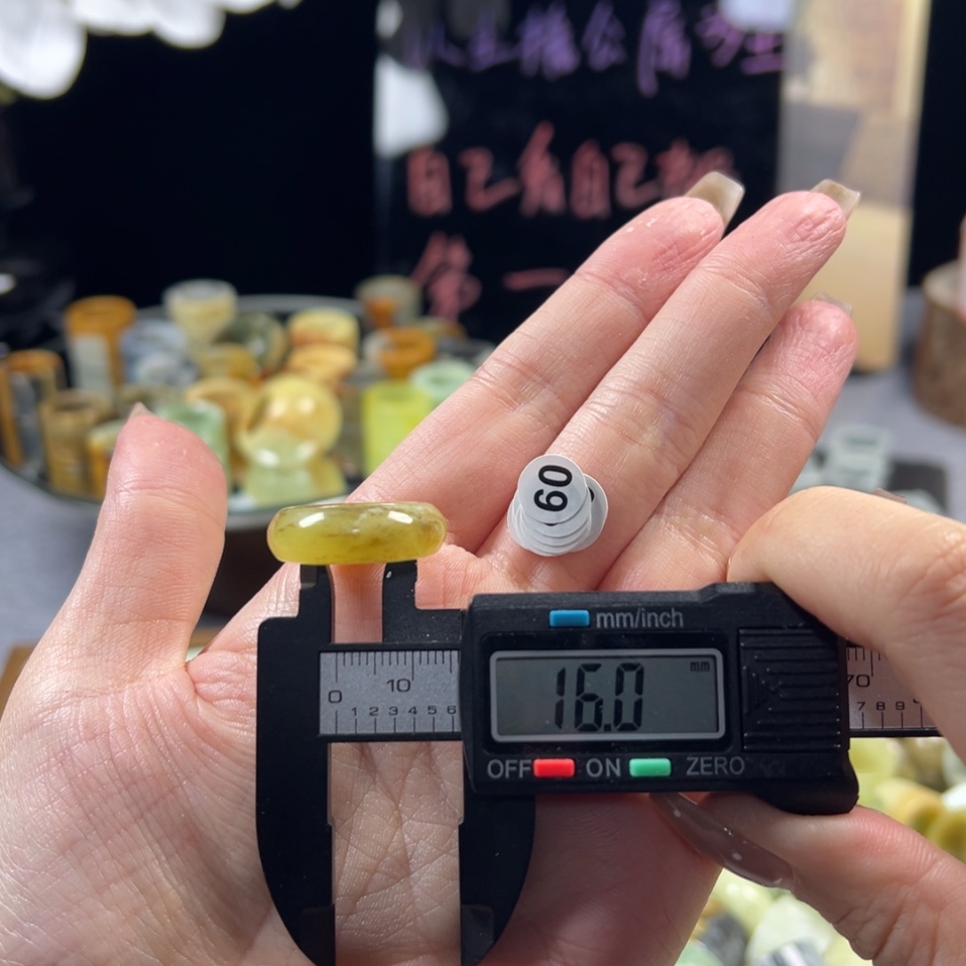 蛇纹石玉未镶嵌戒指