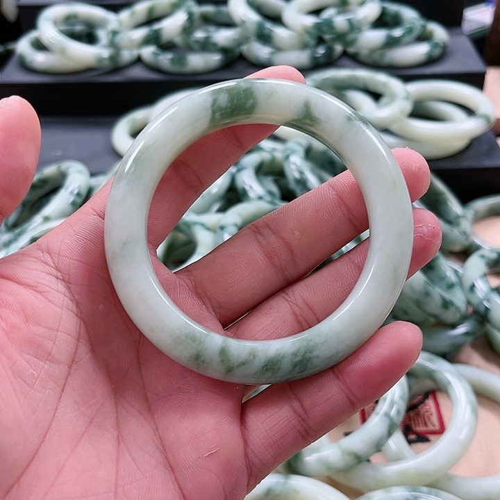 【闪购商品】透闪石-蛇纹石玉未镶嵌手镯天****