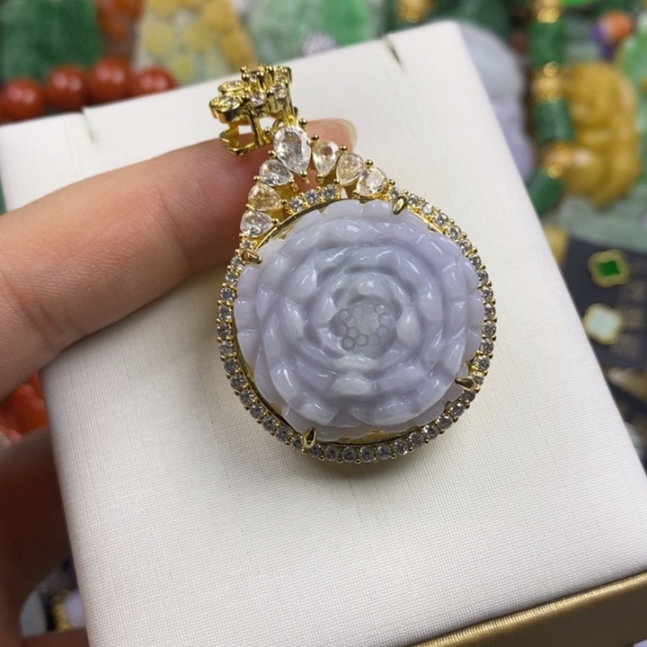 翡翠未镶嵌吊坠(赠链)