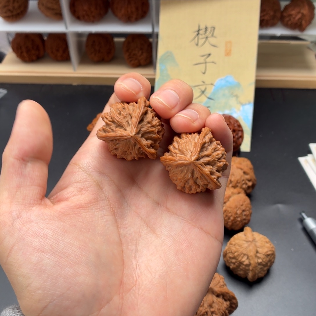 文玩核桃把件盘山三棱全品无修转圈33/高35