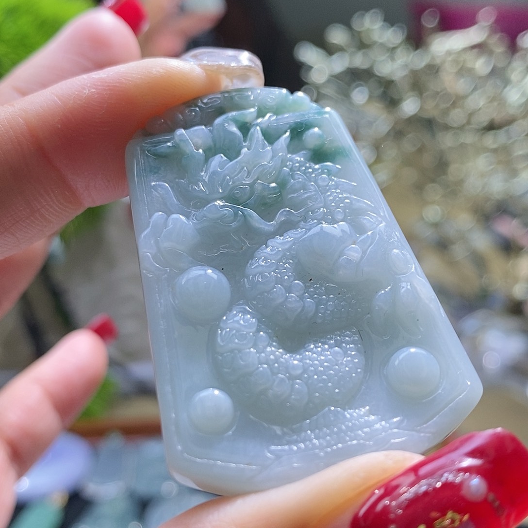 【闪购商品】翡翠颈饰未镶嵌龙牌