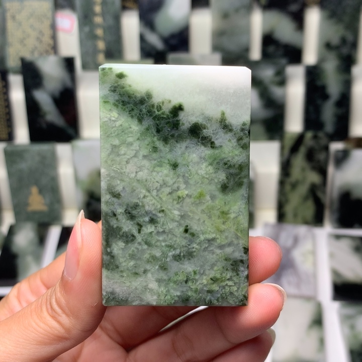 独山玉颈饰未镶嵌