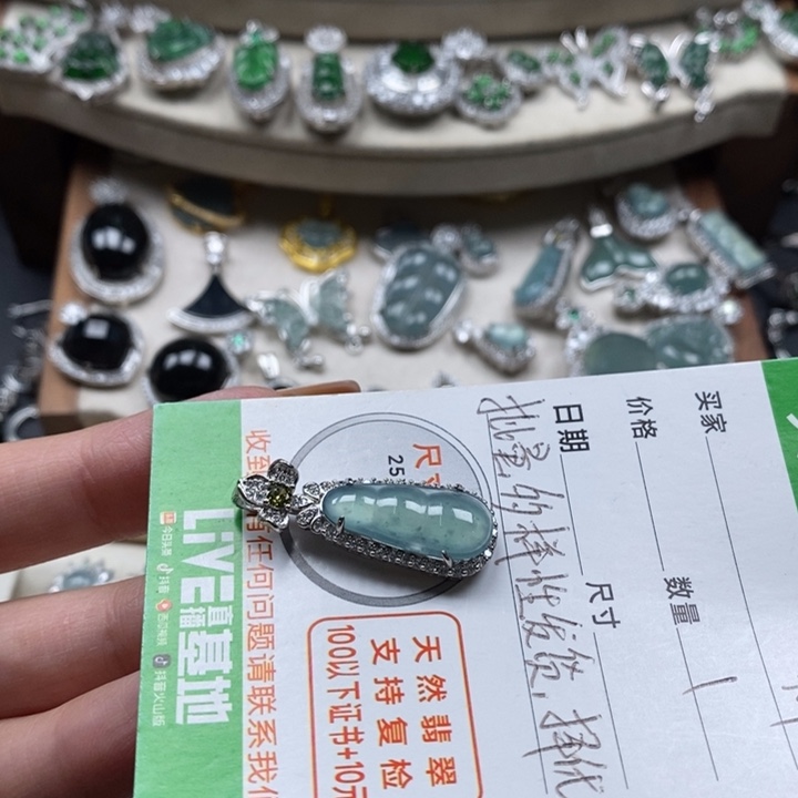 翡翠颈饰未镶嵌翡翠