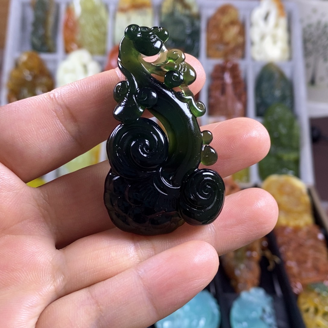 合金蛇纹石玉颈饰