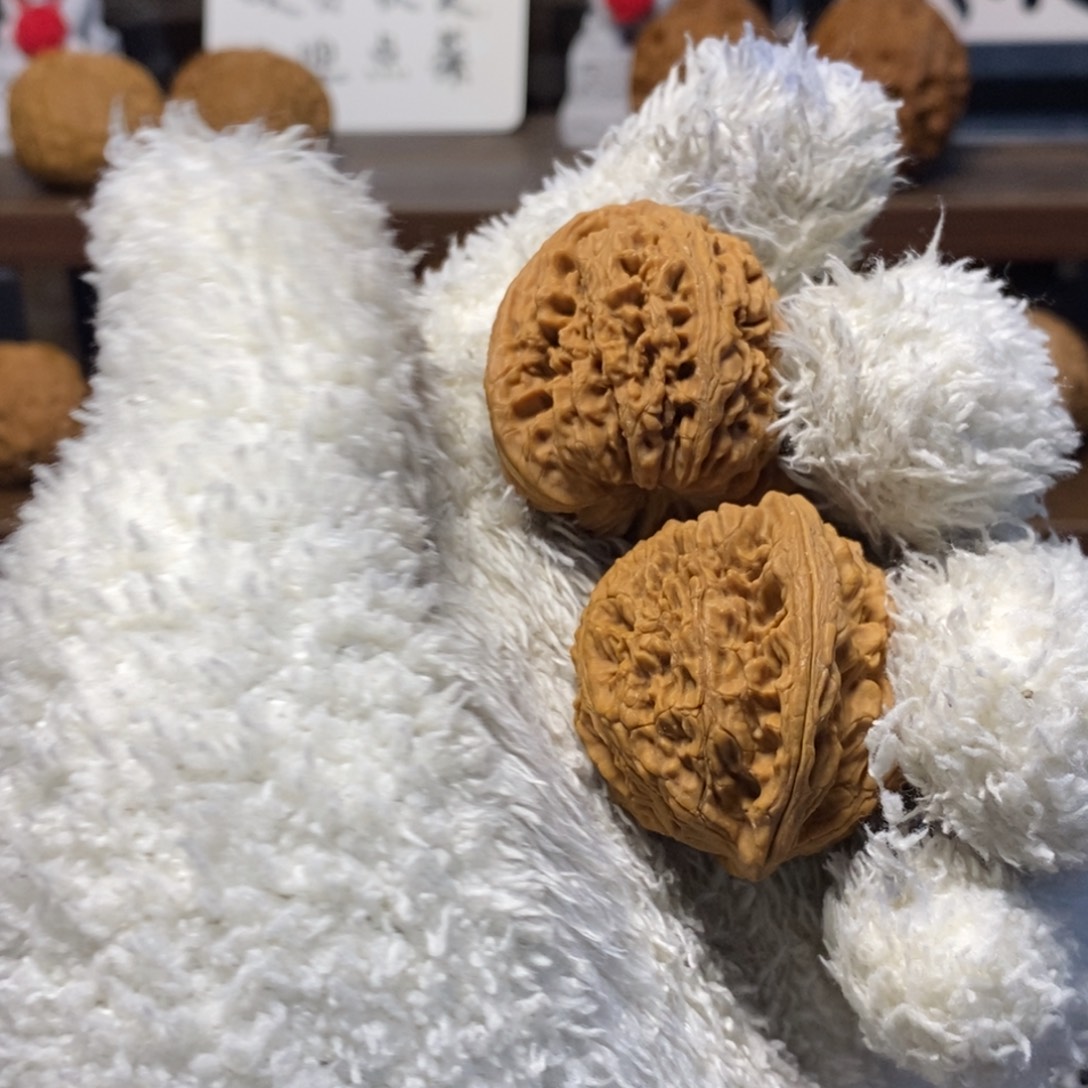 Z***Y吊坠桃核36加全品南疆