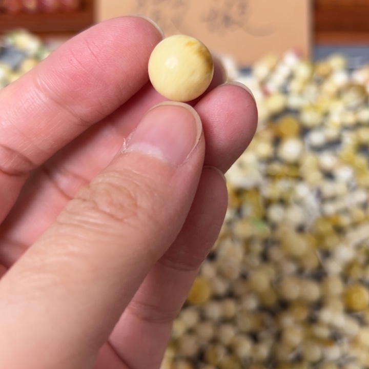 蜜蜡未镶嵌裸石12.2mm一个