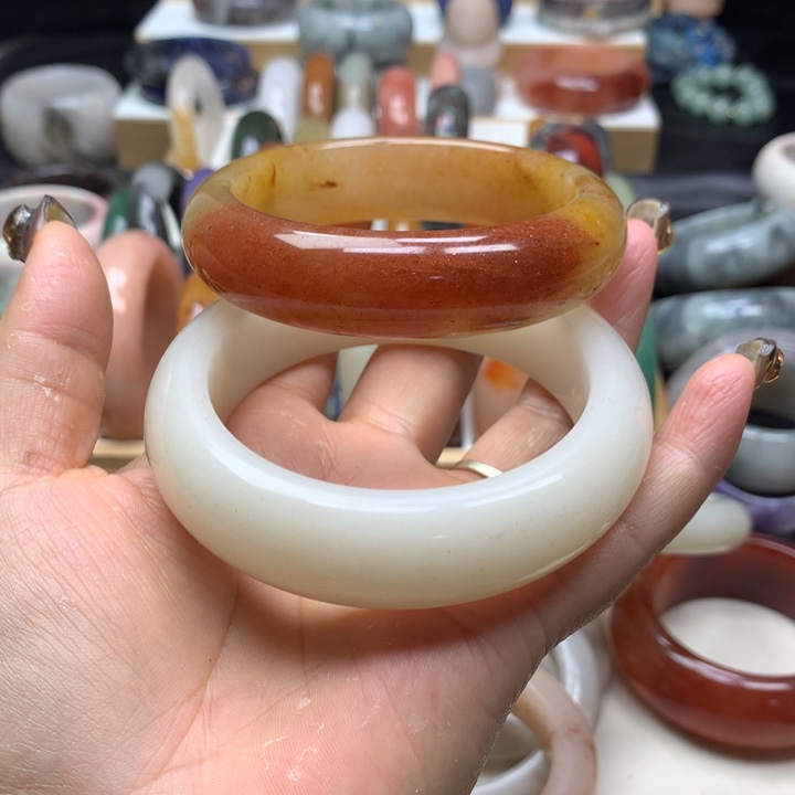 未镶嵌手镯石英质玉飞*