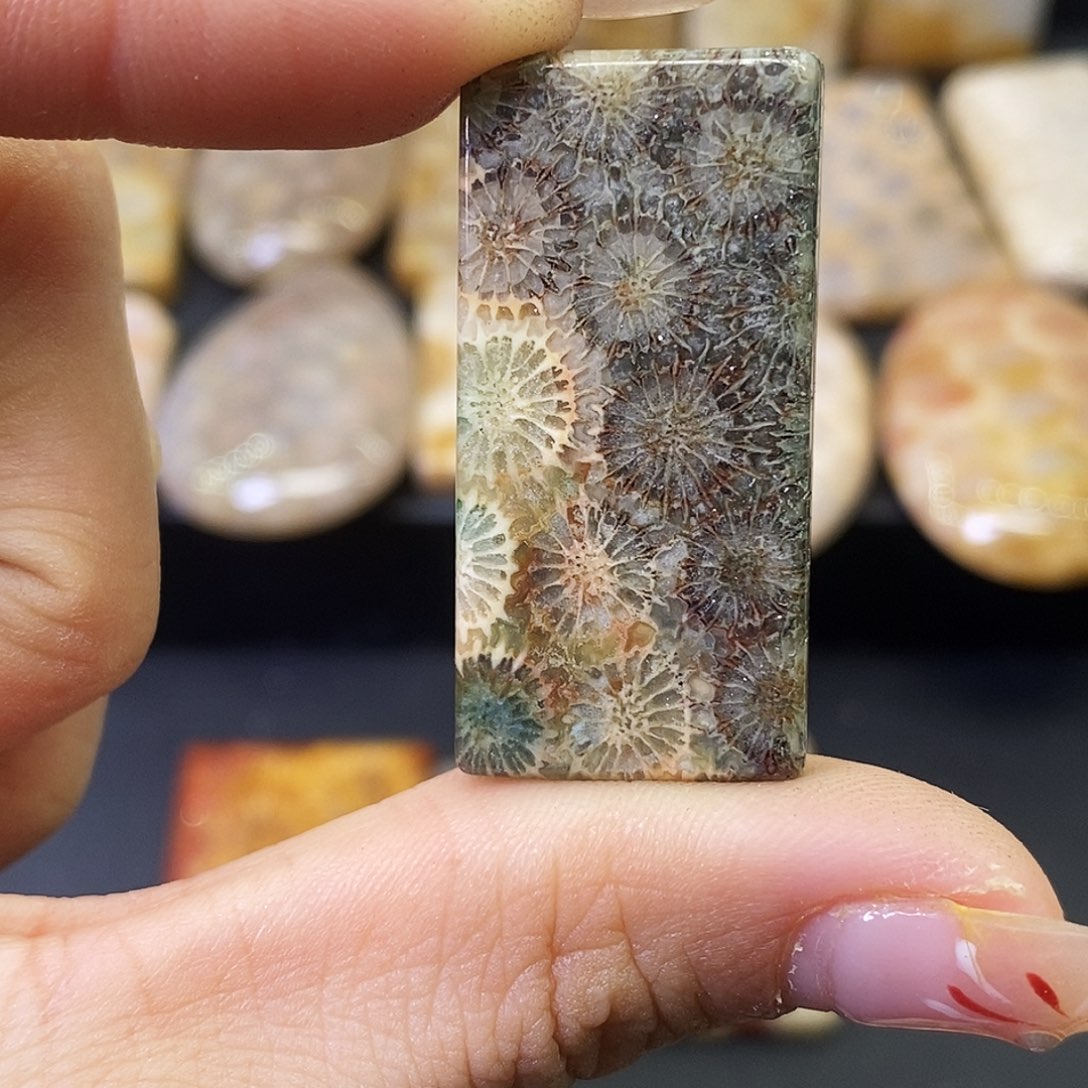 硅化玉颈饰合金清****洛