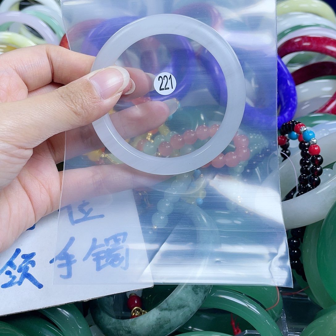 石英质玉手镯未镶嵌55