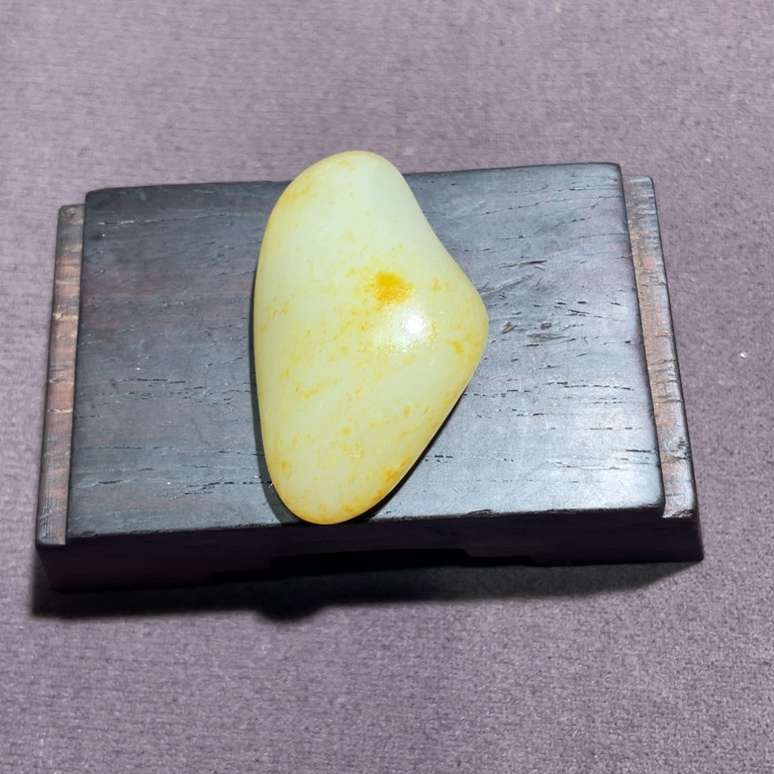 和田玉未镶嵌把件