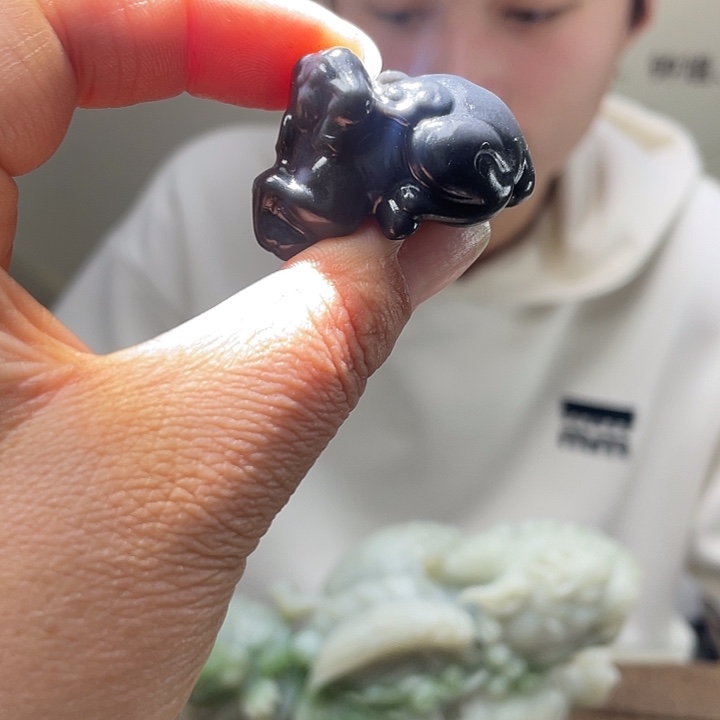 和田玉未镶嵌把件