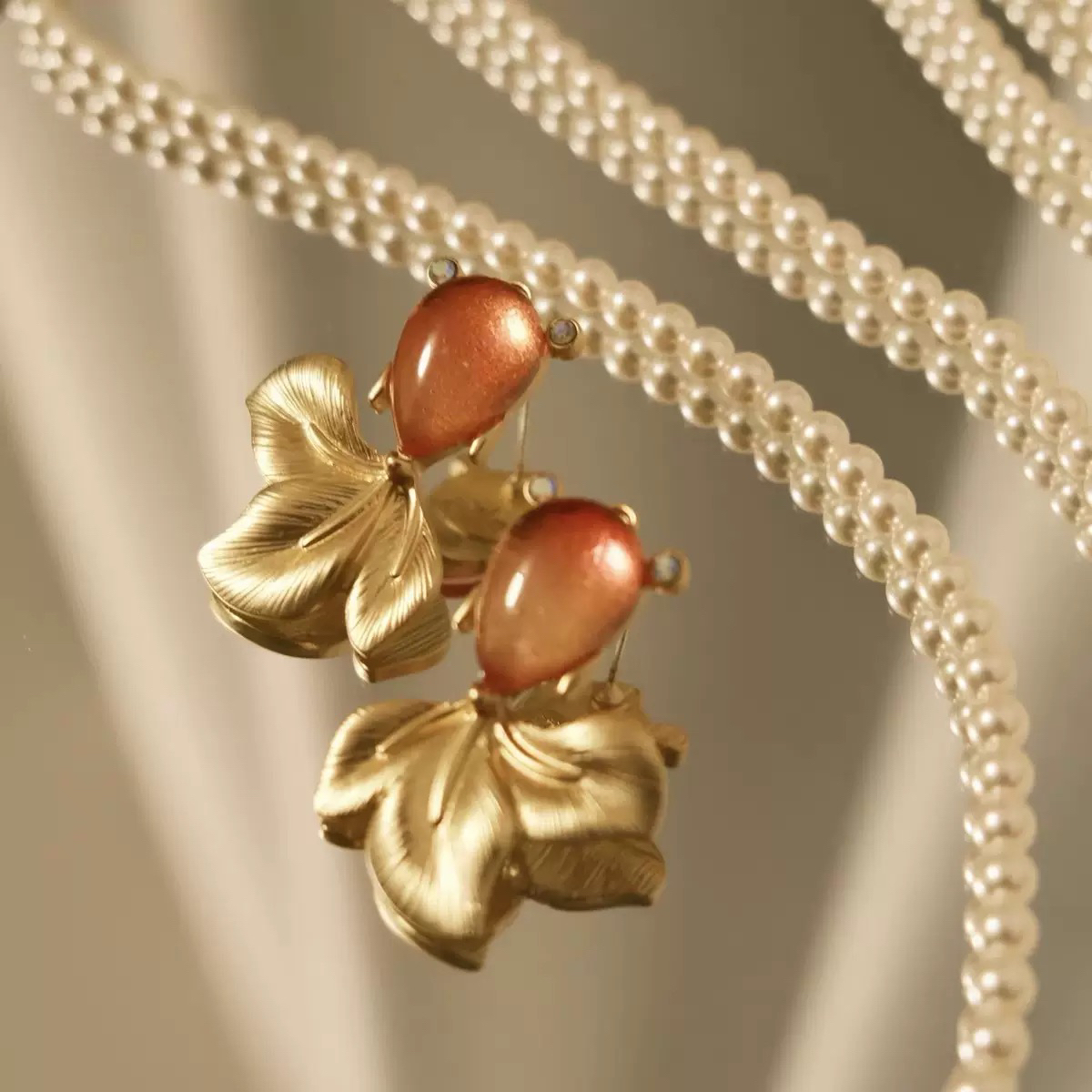 铜合金琉璃耳饰 青岛中古vintage925银针炫彩琉璃金鱼对称耳钉