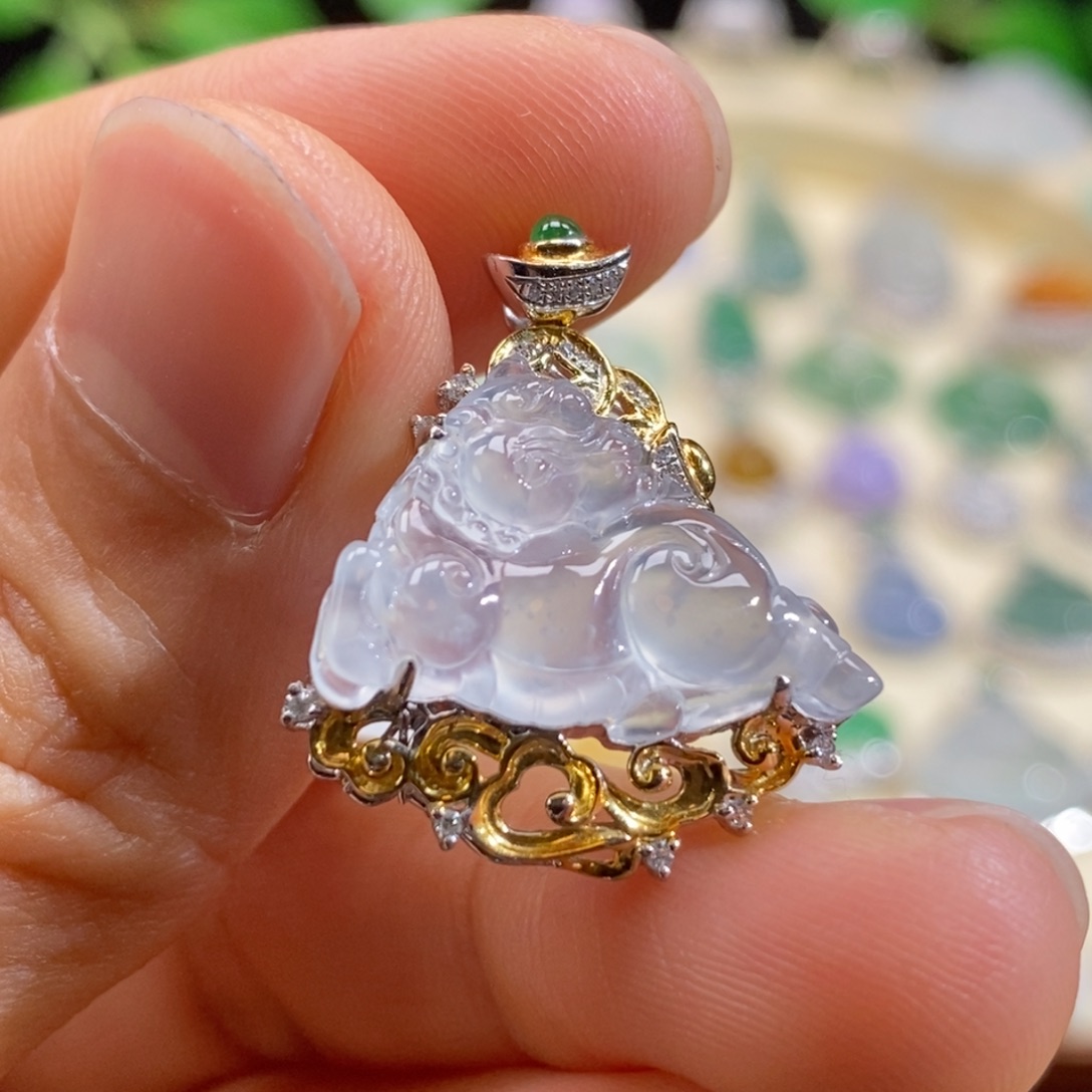 翡翠18K金镶嵌颈饰