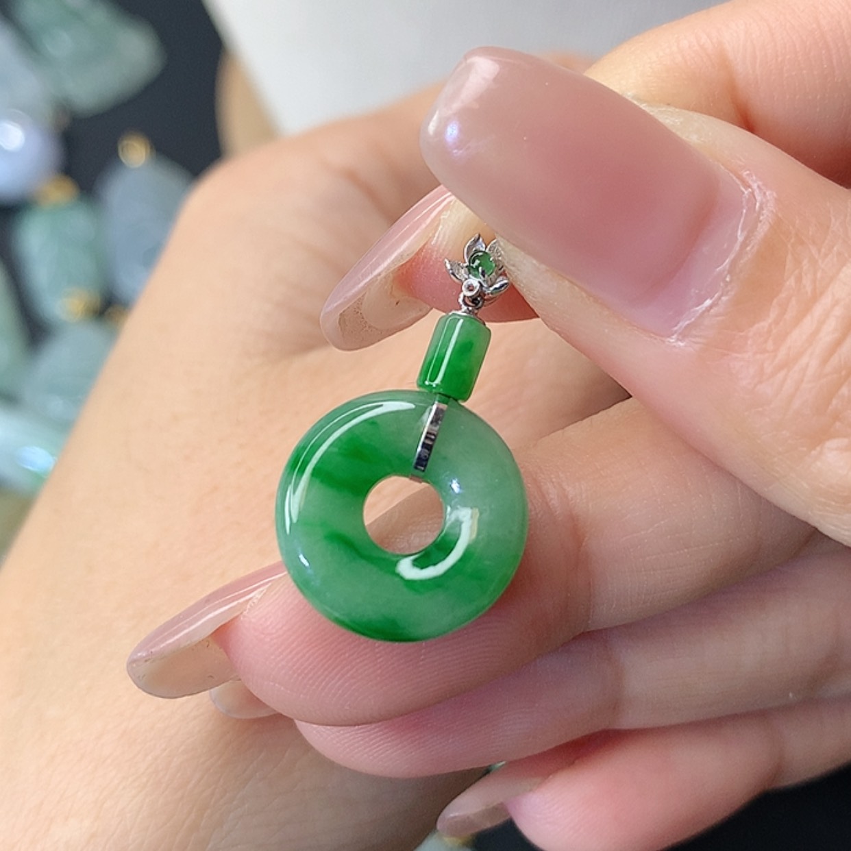 【闪购商品】翡翠吊坠(赠链)18K金镶嵌