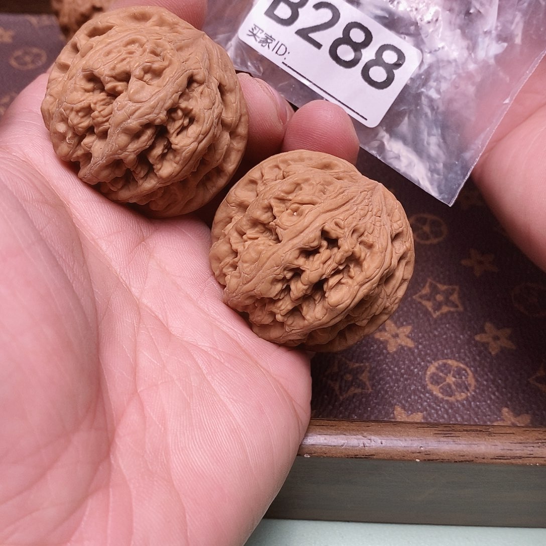 把件文玩核桃粗筋43尺。  