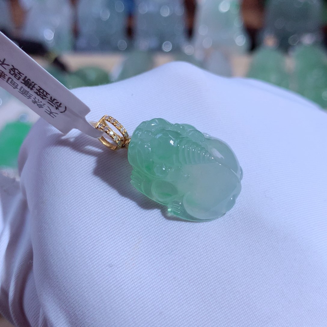 翡翠颈饰18K金镶嵌貔貅