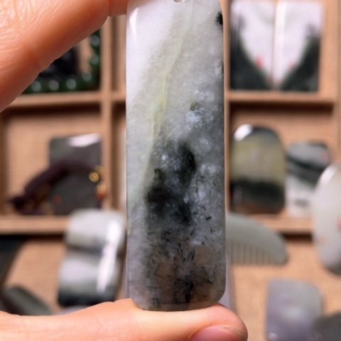 独山玉颈饰未镶嵌