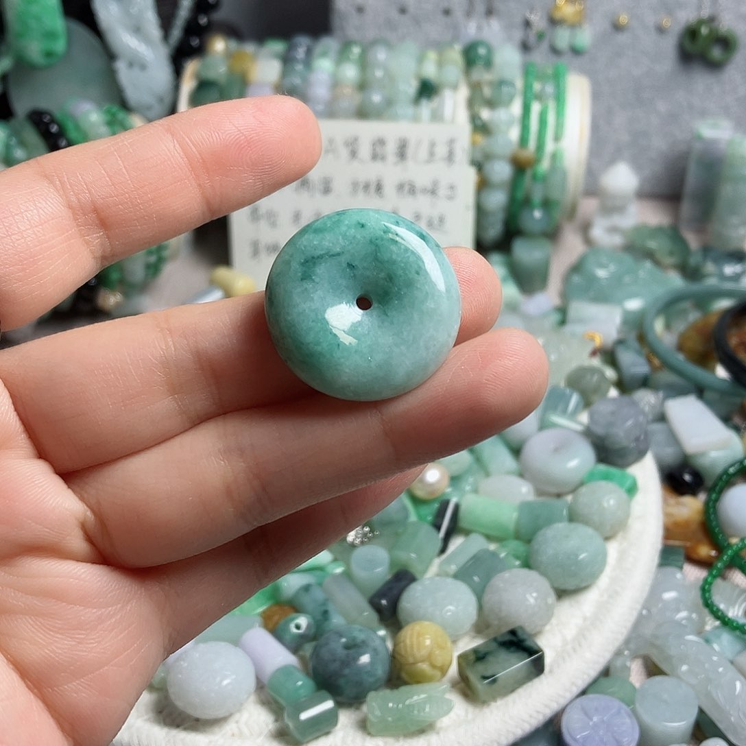 翡翠颈饰未镶嵌卡26