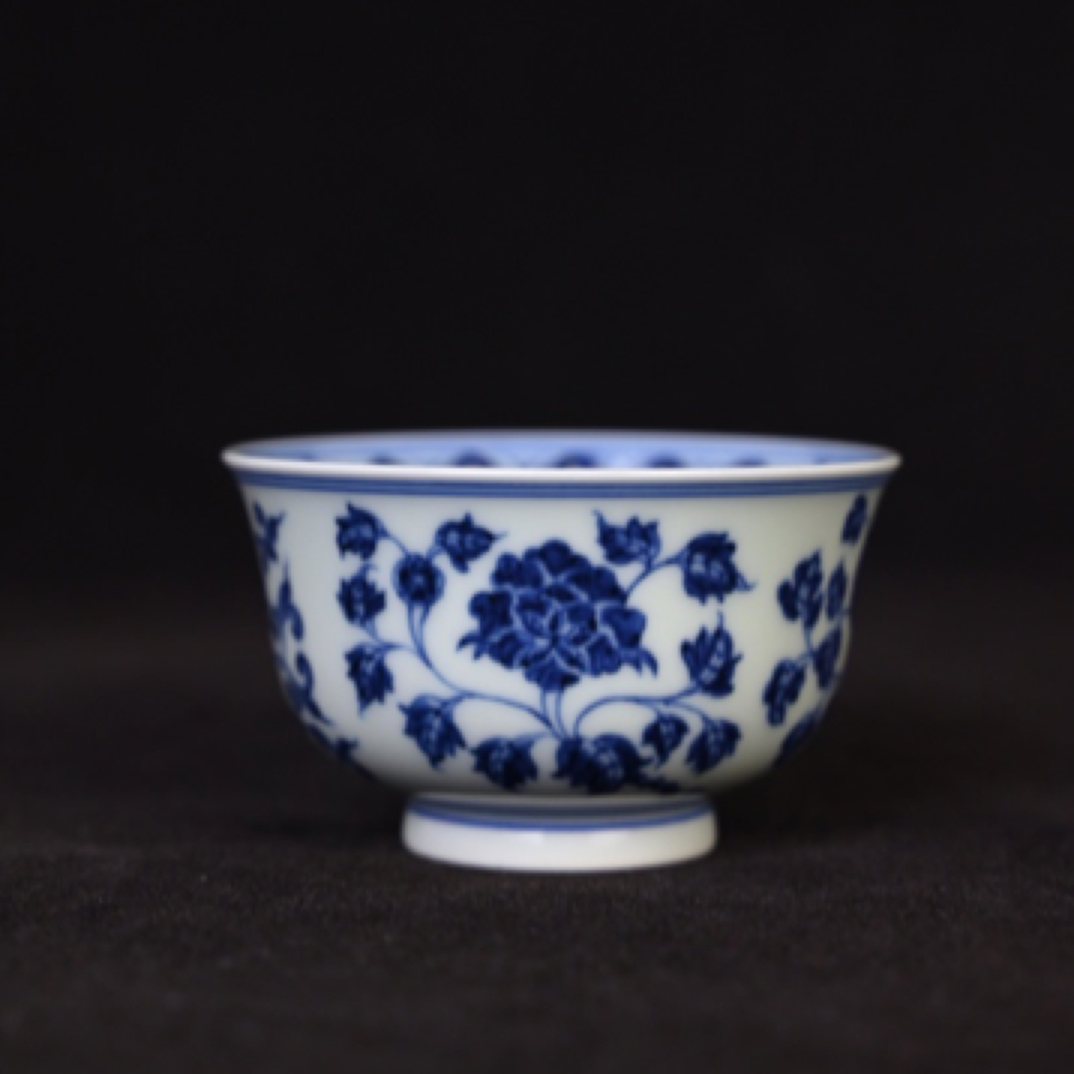 雯华堂 青花手绘仿明折枝花卉撇口杯 满容约80cc 