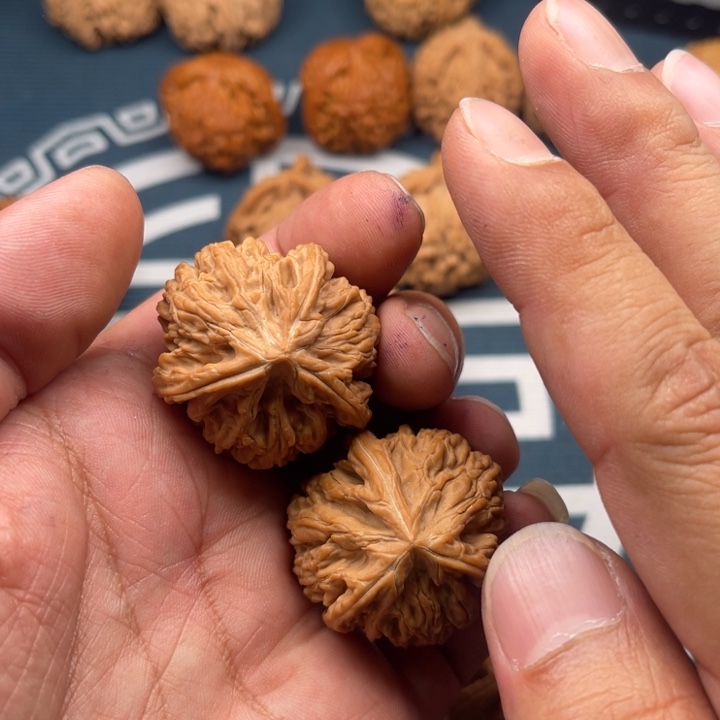 文玩核桃吊坠Z****.三棱