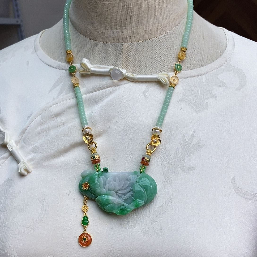 翡翠颈饰未镶嵌天然