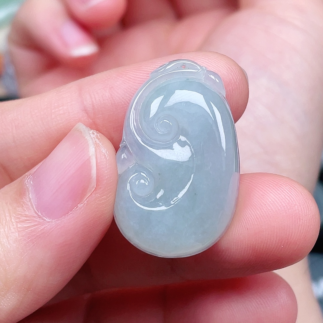 翡翠未镶嵌颈饰如意