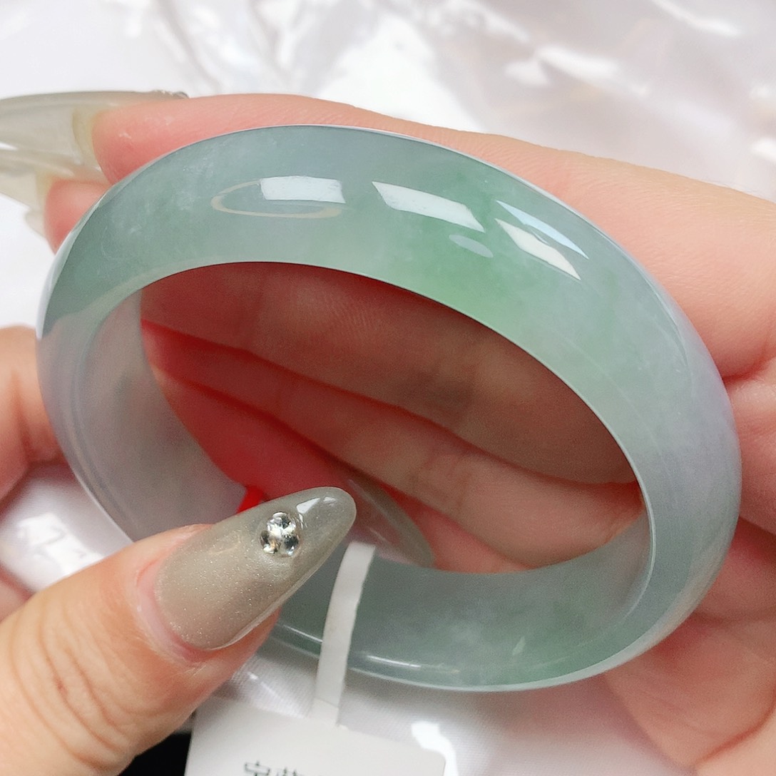 翡翠手镯未镶嵌抖音520