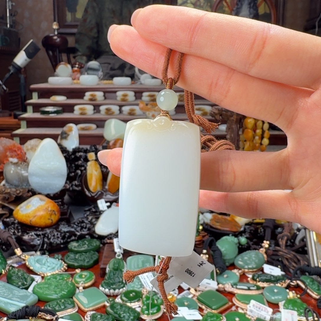 柿****和田玉（糖玉）未镶嵌颈饰