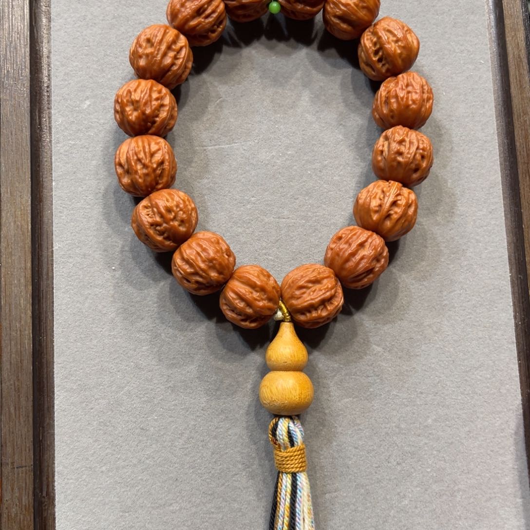 ****T文玩核桃把件树王京八棱手持