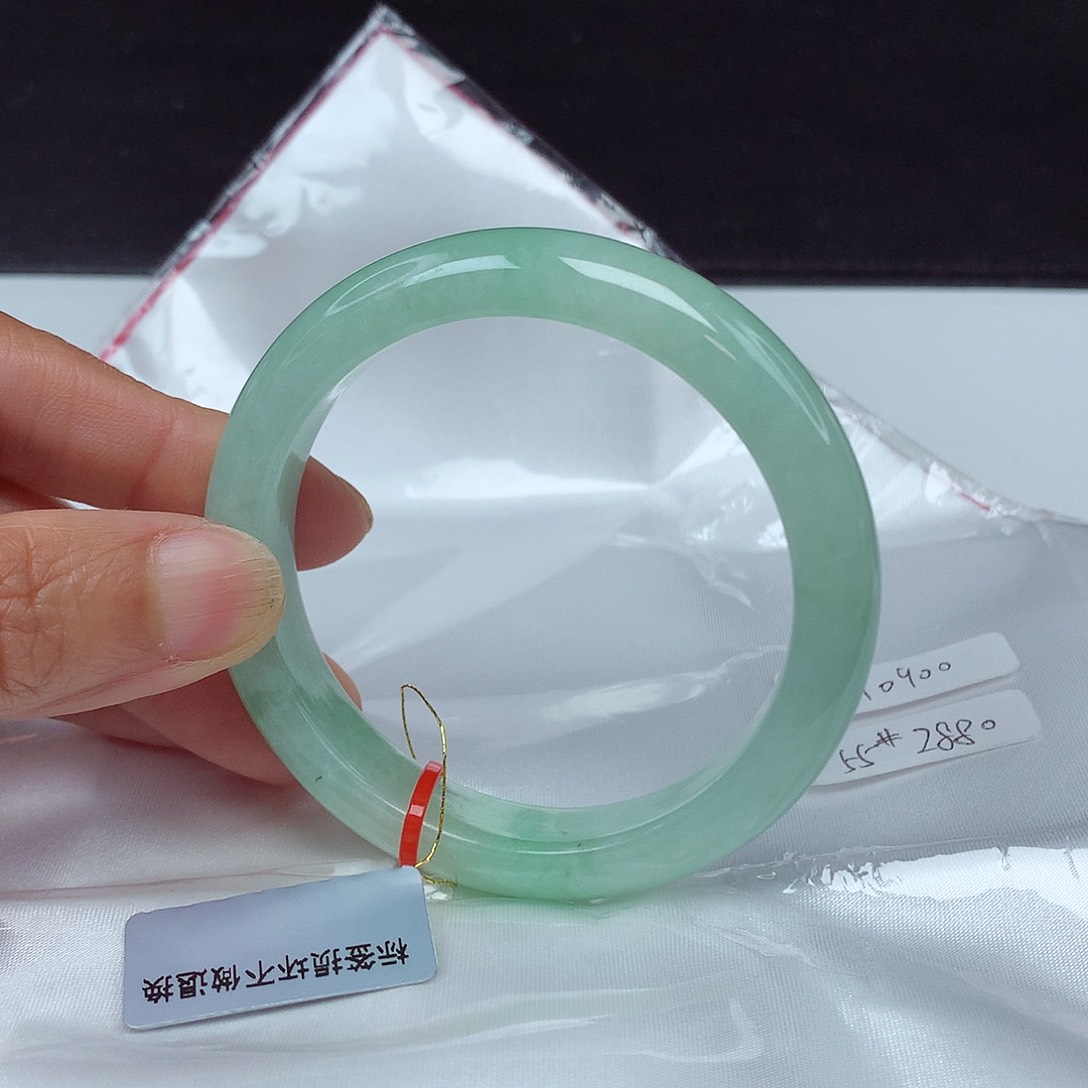 翡翠手镯未镶嵌55圈0900