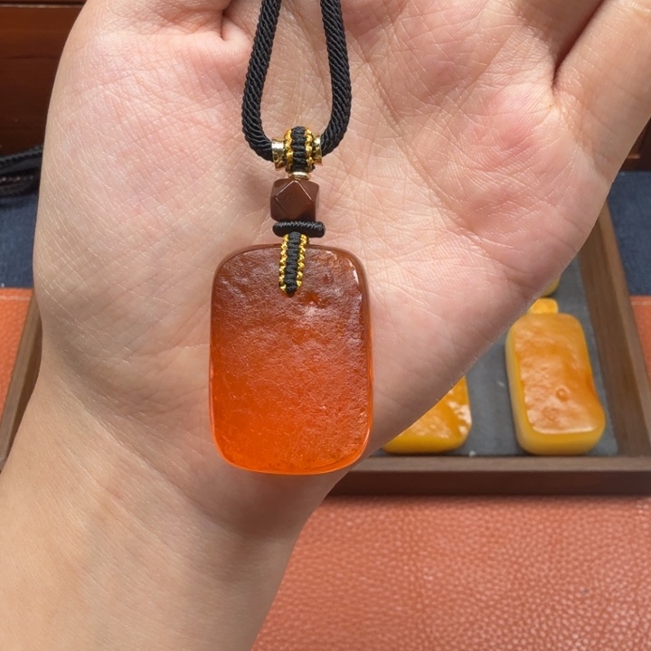 蜜蜡未镶嵌吊坠(赠链)