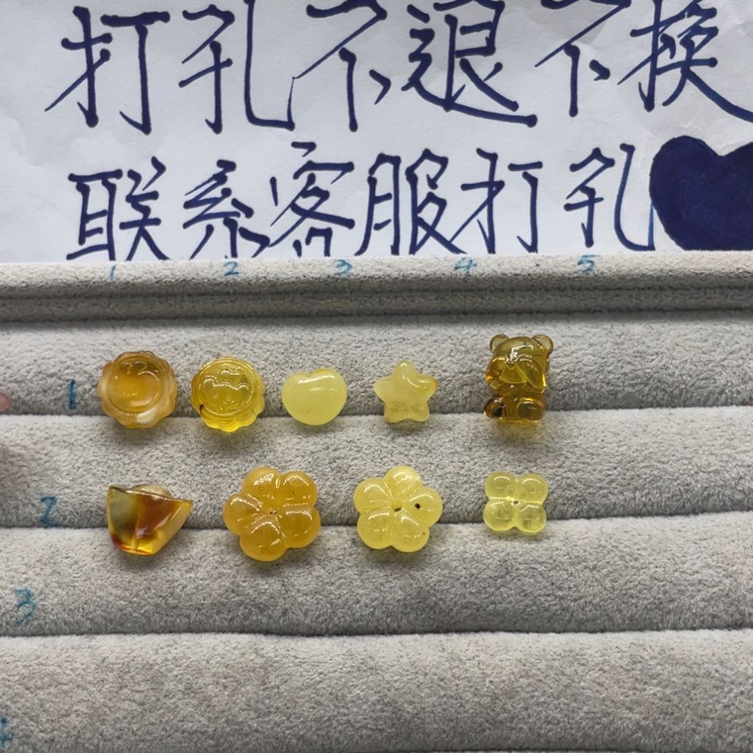 琥珀裸石未镶嵌中****荣天然琥珀