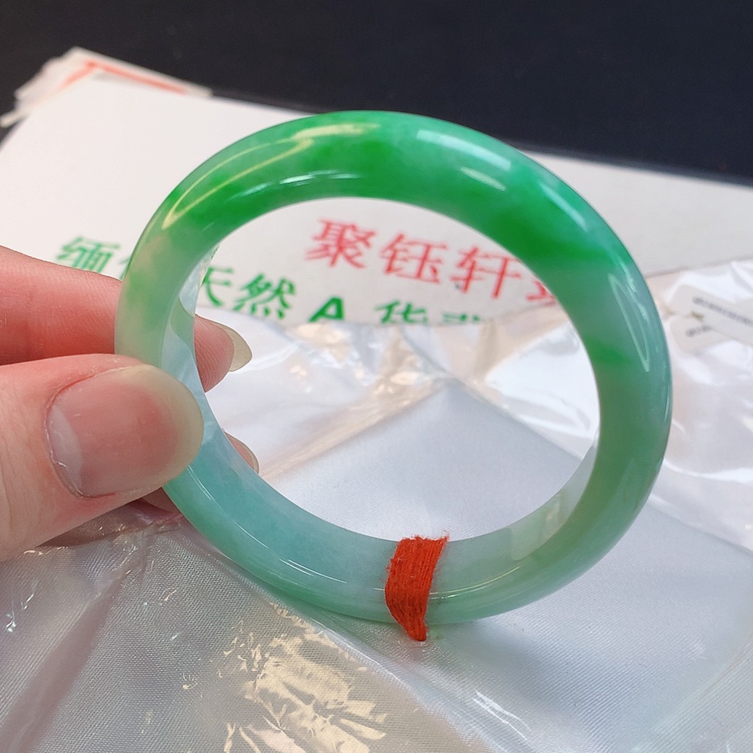 翡翠未镶嵌手镯31天然翡翠A货
