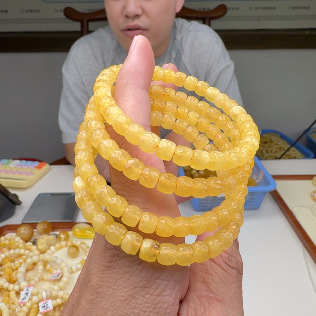 琥珀未镶嵌裸石多样性发其一