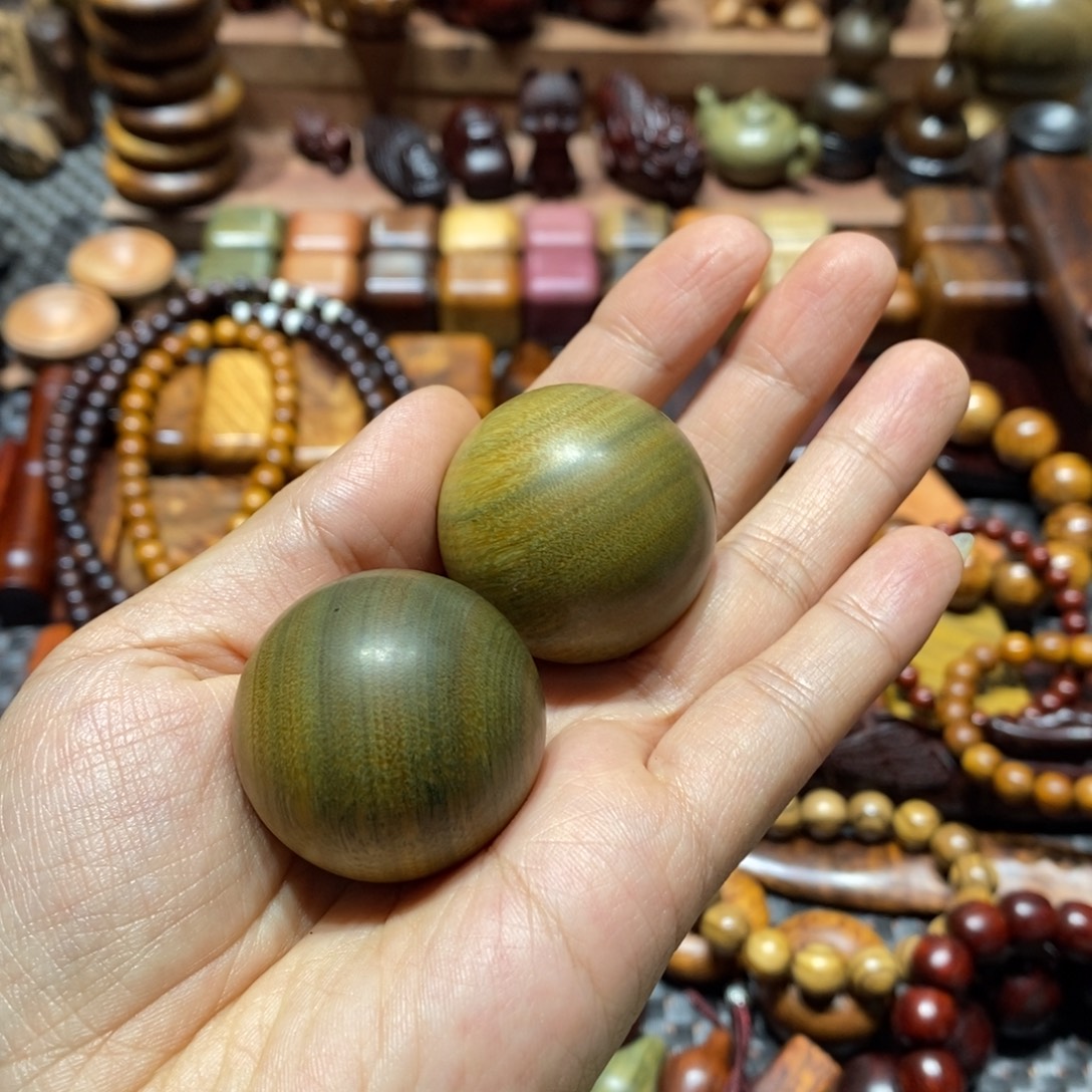 静***尘木绿檀木小手球一对