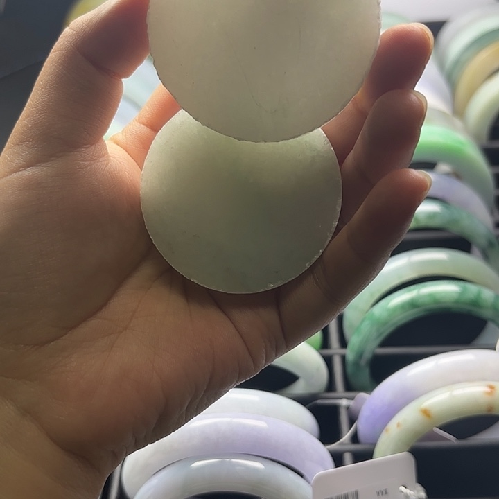 富***。翡翠未镶嵌颈饰镯心