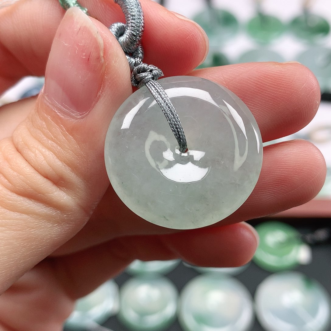 翡翠颈饰未镶嵌平安