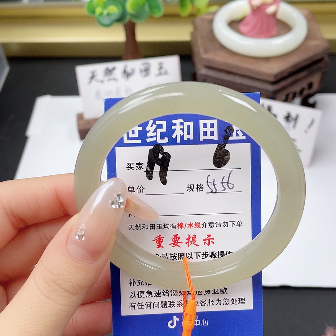 和田玉未镶嵌手镯