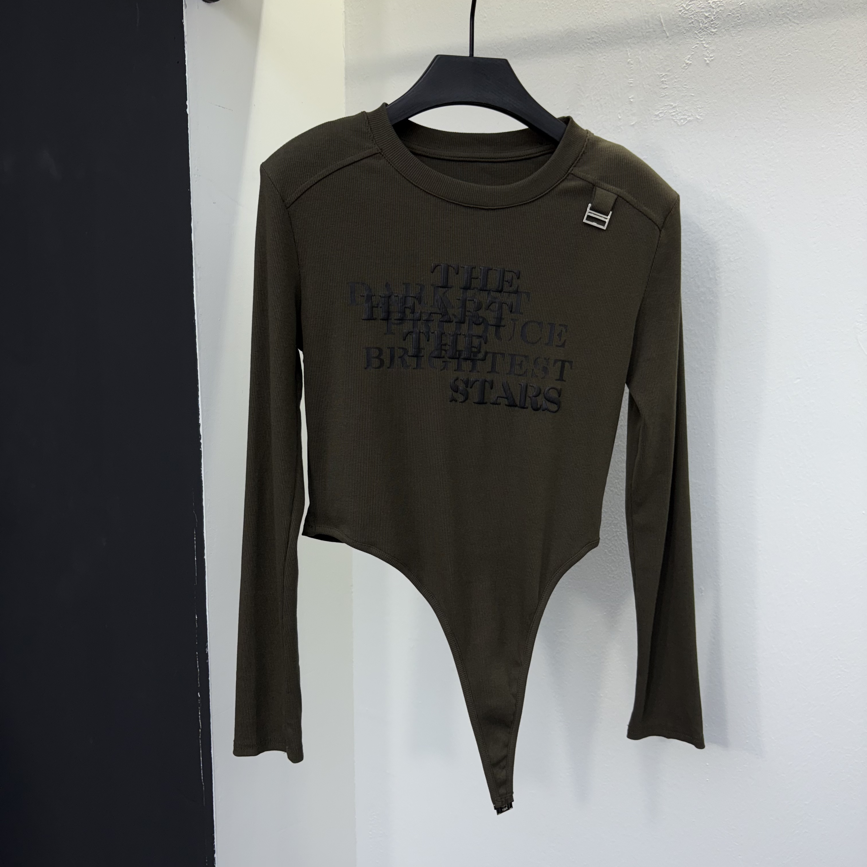 小众字母立体印花百搭垫肩打底上衣8015