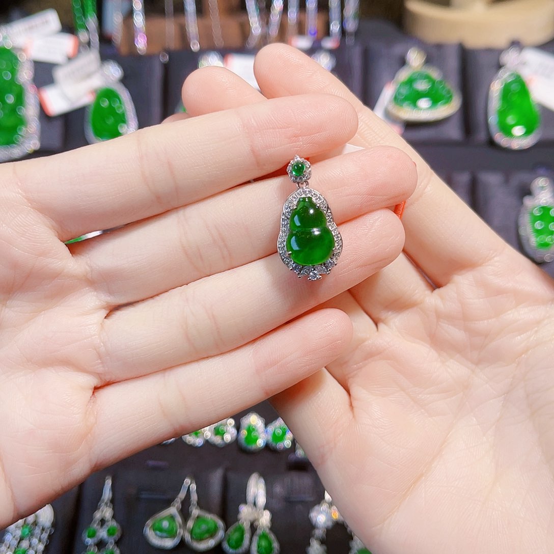 翡翠颈饰银S925镶嵌葫芦